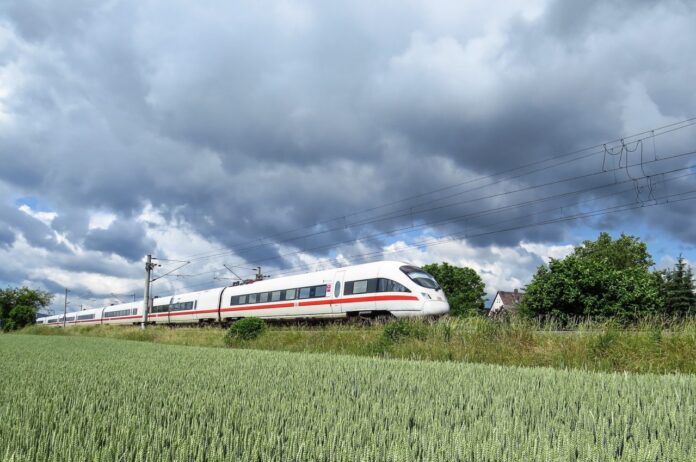 intercity-express-1284735_1920