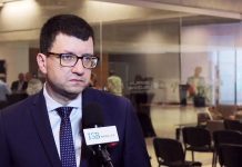 Zagraniczne koncerny rozpijają Polaków? „Polska jest zalana piwem”